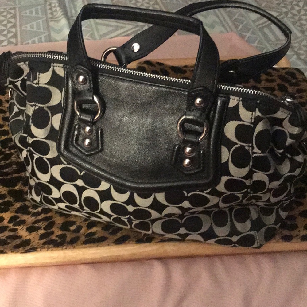 Designer Handbag - Picture 3 of 5